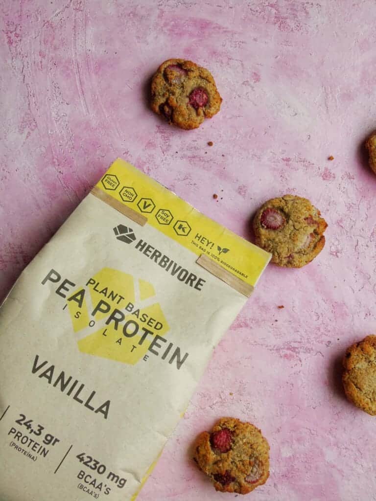 Scones de fresa y vainilla altos en proteína