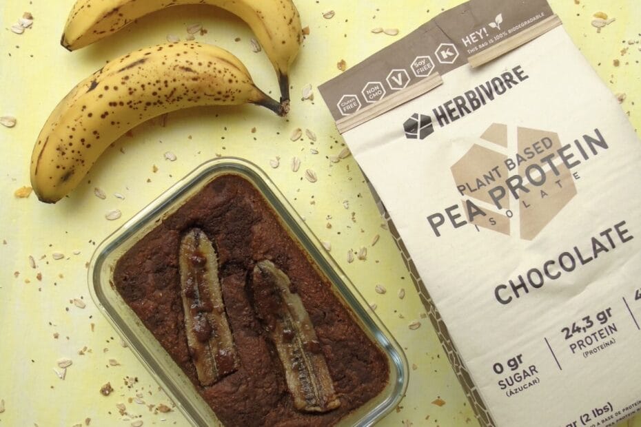 Pan de banano y chocolate alto en proteína