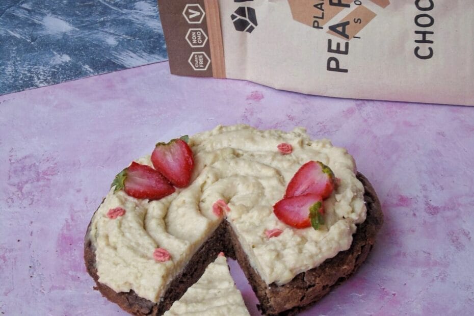 Pastel mocha alto en proteína
