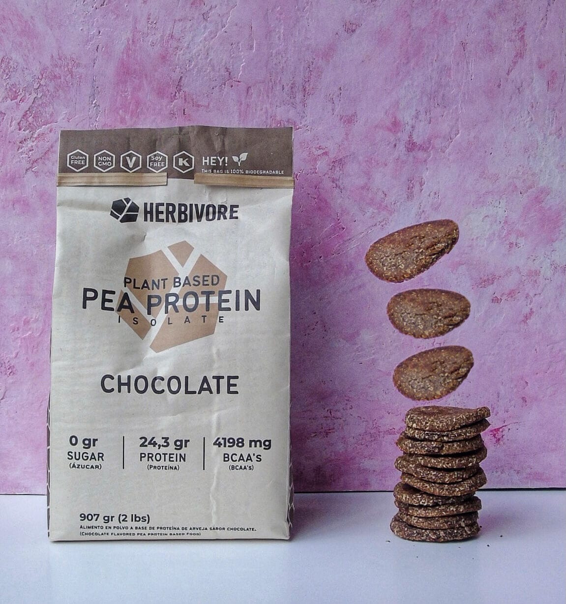 Galletas de chocolate, dátiles y coco, altas en proteína y preparadas en sartén